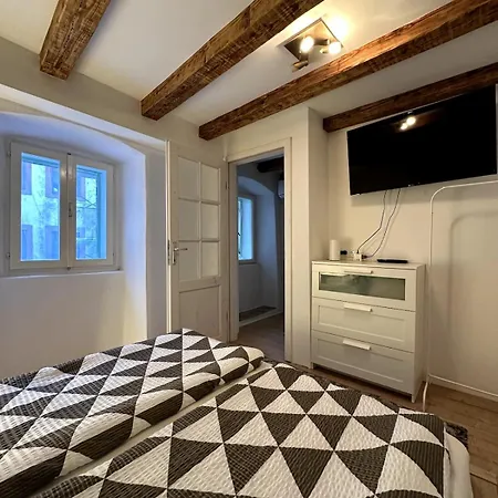 Stone House Anja Apartament *