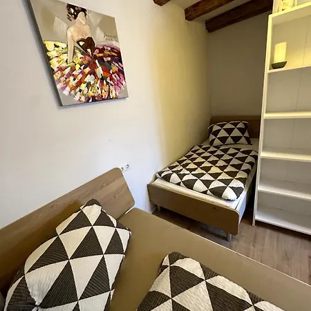 Stone House Anja Apartament *