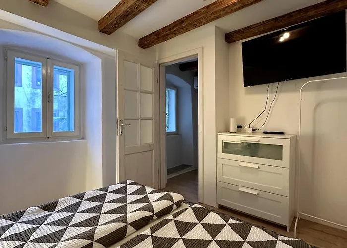 Stone House Anja 아파트 *